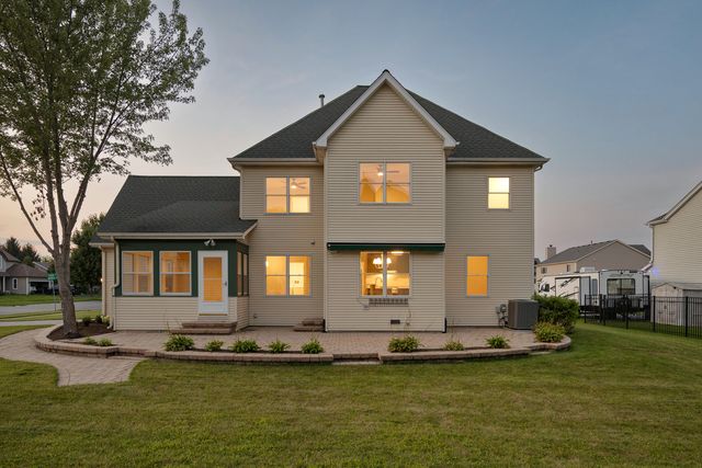 101 Nuthatch Drive, Woodstock, IL 60098