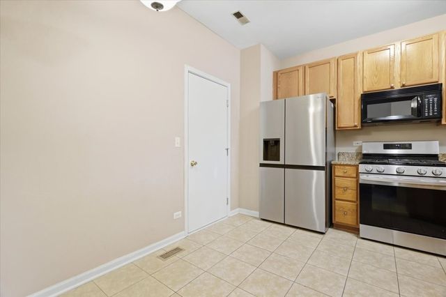 188 Stockton Drive, Grayslake, IL 60030