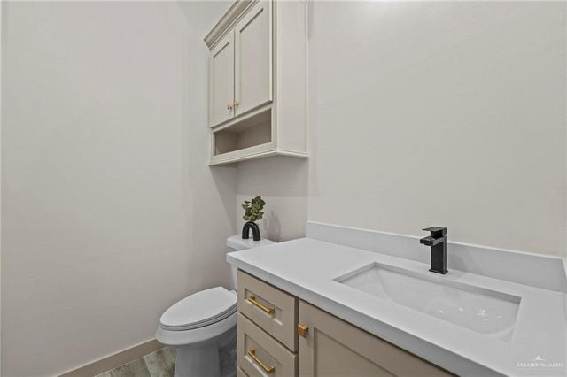 2405 N Venice Avenue, Edinburg, TX 78542