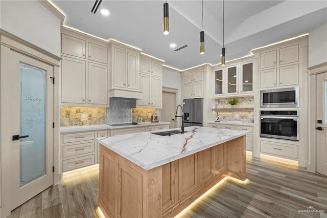 2405 N Venice Avenue, Edinburg, TX 78542