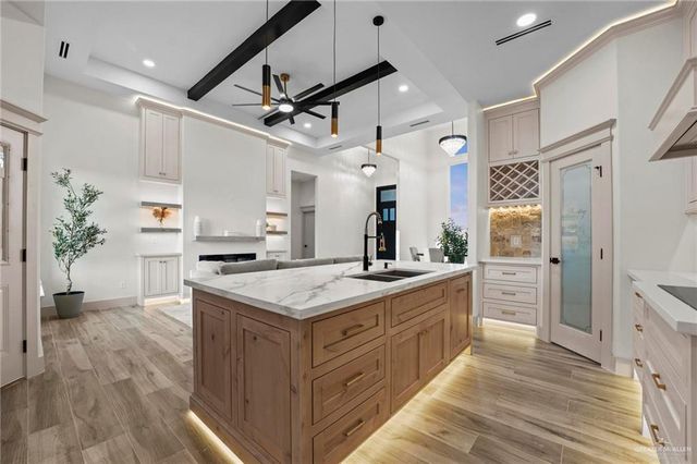 2405 N Venice Avenue, Edinburg, TX 78542