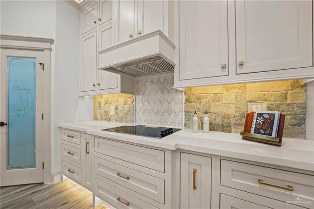 2405 N Venice Avenue, Edinburg, TX 78542
