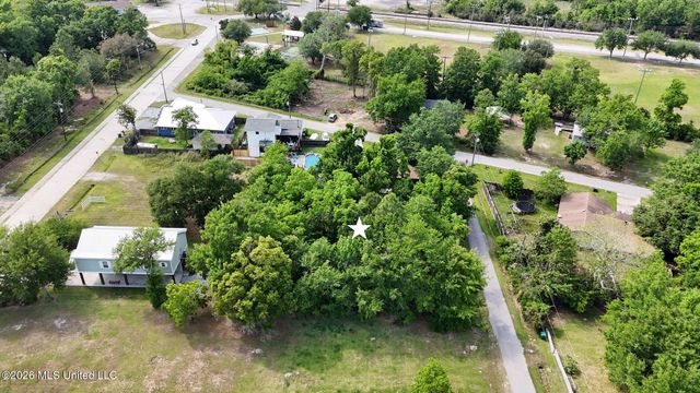 423 Water Street, Waveland, MS 39576