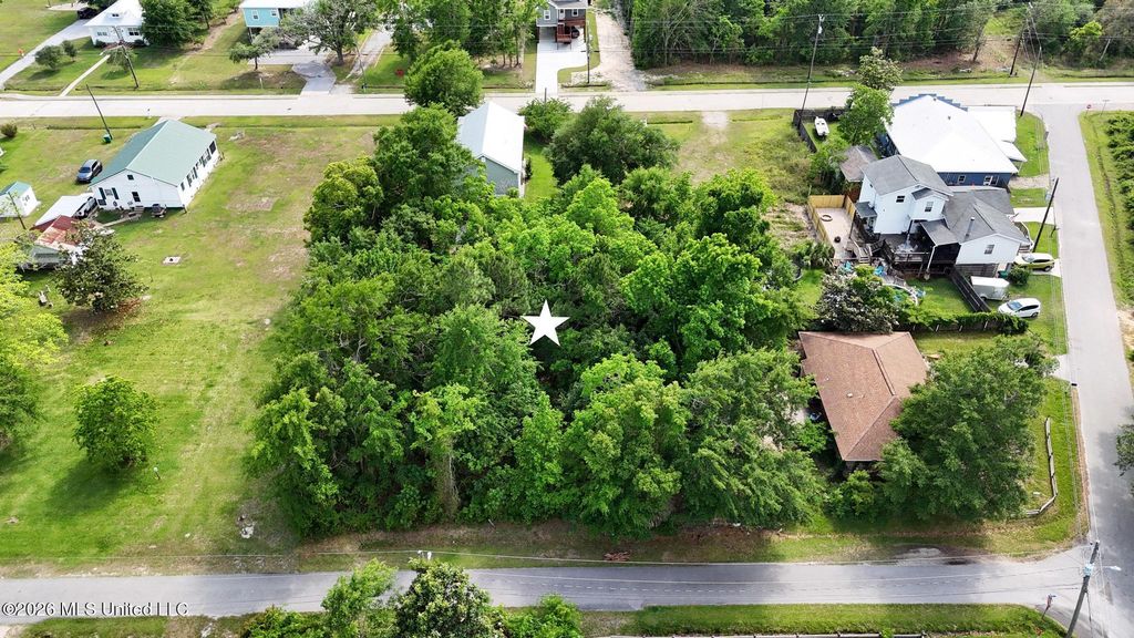 423 Water Street, Waveland, MS 39576