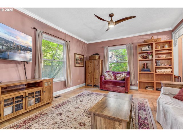 165 Se 33RD Ave, Hillsboro, OR 97123