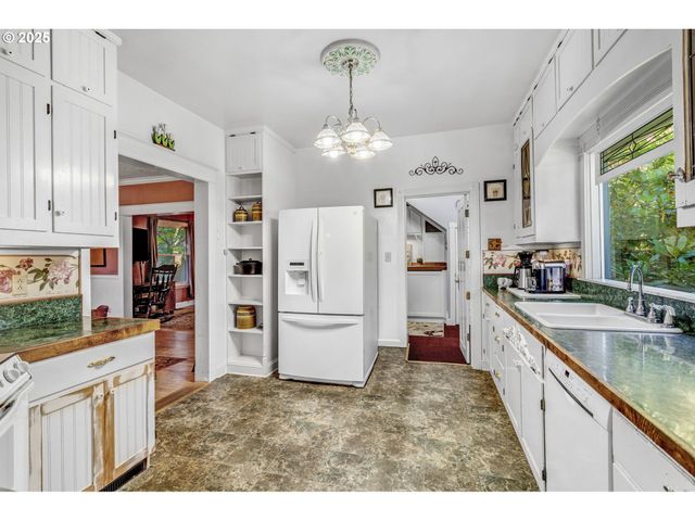 165 Se 33RD Ave, Hillsboro, OR 97123