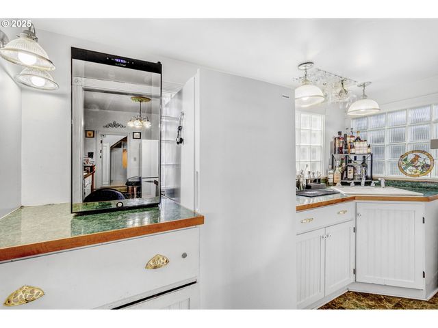 165 Se 33RD Ave, Hillsboro, OR 97123