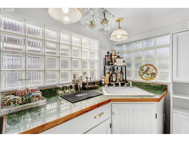 165 Se 33RD Ave, Hillsboro, OR 97123