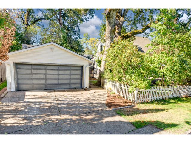 165 Se 33RD Ave, Hillsboro, OR 97123