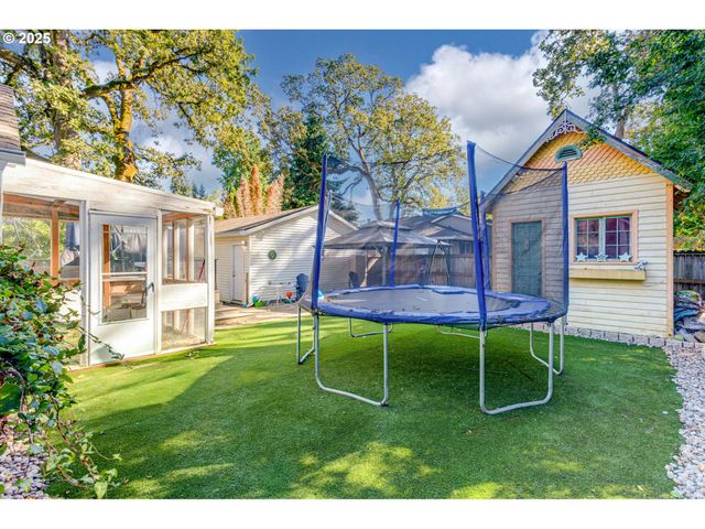 165 Se 33RD Ave, Hillsboro, OR 97123