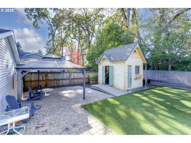 165 Se 33RD Ave, Hillsboro, OR 97123