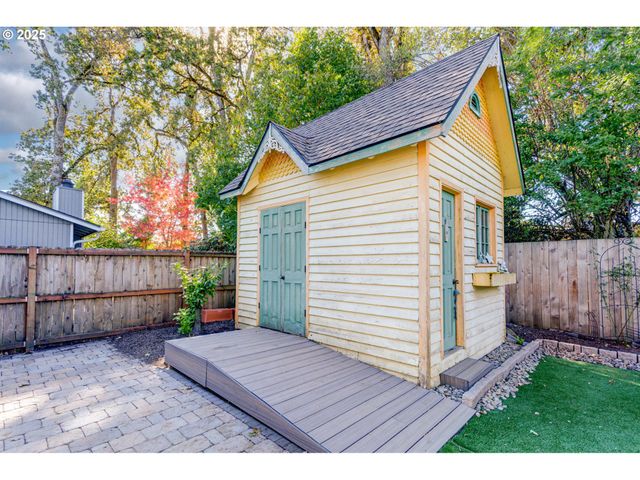 165 Se 33RD Ave, Hillsboro, OR 97123