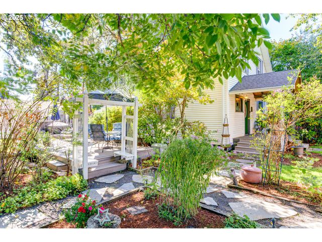 165 Se 33RD Ave, Hillsboro, OR 97123