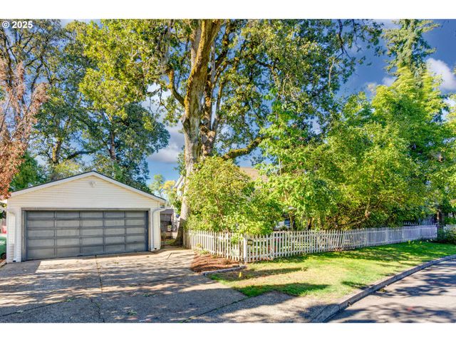 165 Se 33RD Ave, Hillsboro, OR 97123