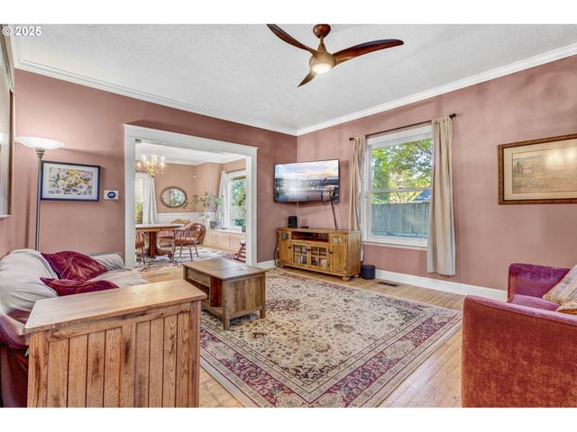 165 Se 33RD Ave, Hillsboro, OR 97123