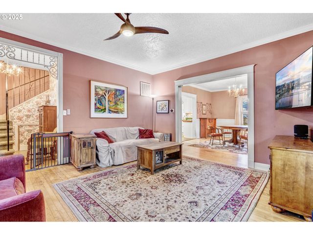 165 Se 33RD Ave, Hillsboro, OR 97123