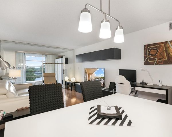 9370 Sunrise Lakes Blvd 308, Sunrise, FL 33322