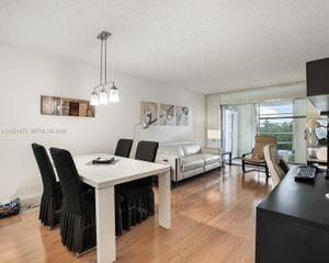 9370 Sunrise Lakes Blvd 308, Sunrise, FL 33322