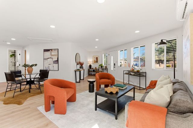 6352 Avenida La Costa NE, Albuquerque, NM 87109