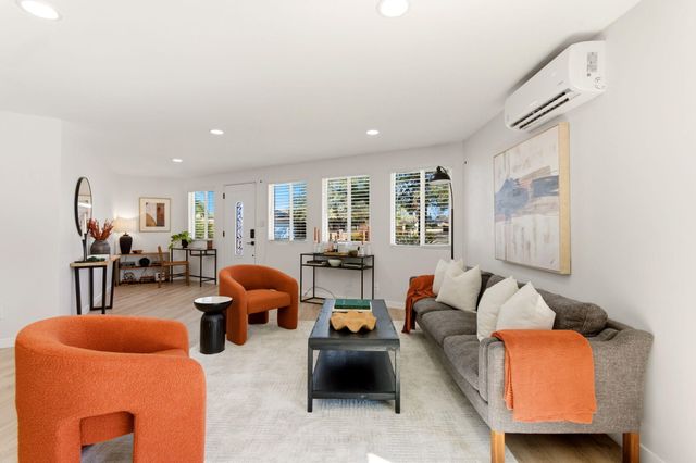 6352 Avenida La Costa NE, Albuquerque, NM 87109