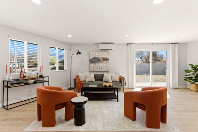 6352 Avenida La Costa NE, Albuquerque, NM 87109