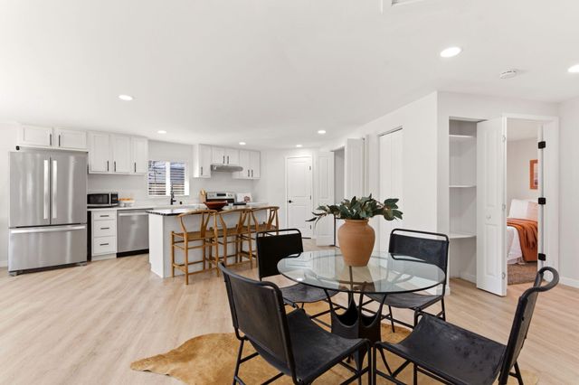 6352 Avenida La Costa NE, Albuquerque, NM 87109