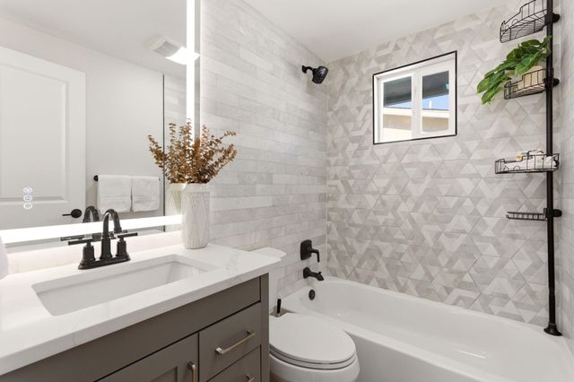 6352 Avenida La Costa NE, Albuquerque, NM 87109