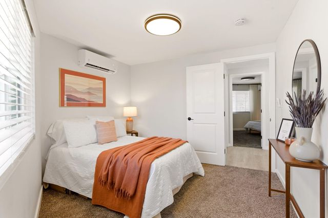 6352 Avenida La Costa NE, Albuquerque, NM 87109