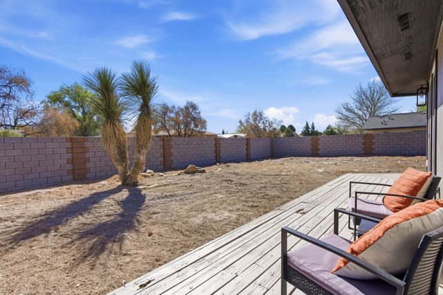 6352 Avenida La Costa NE, Albuquerque, NM 87109