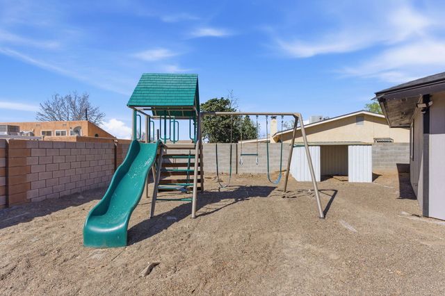 6352 Avenida La Costa NE, Albuquerque, NM 87109
