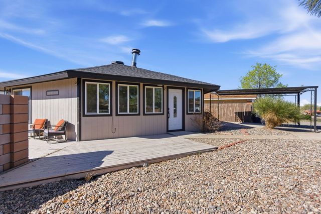 6352 Avenida La Costa NE, Albuquerque, NM 87109