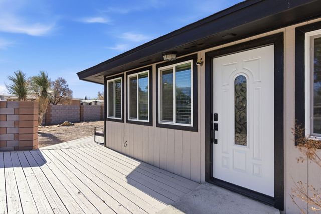 6352 Avenida La Costa NE, Albuquerque, NM 87109