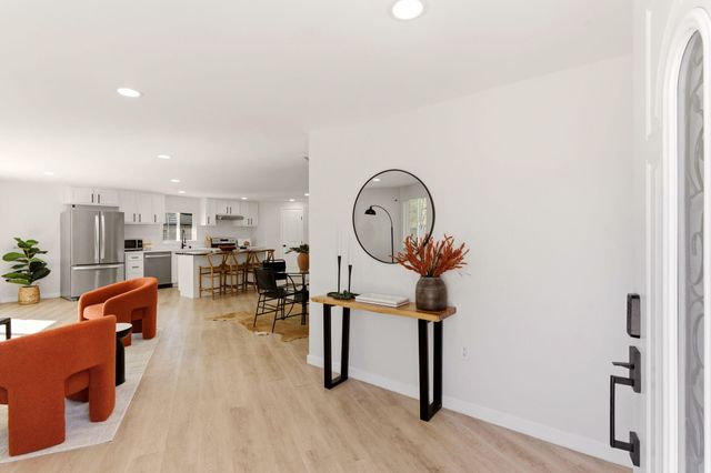 6352 Avenida La Costa NE, Albuquerque, NM 87109