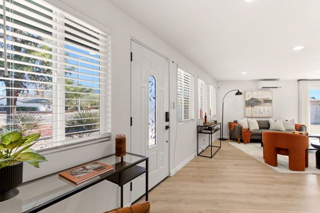 6352 Avenida La Costa NE, Albuquerque, NM 87109