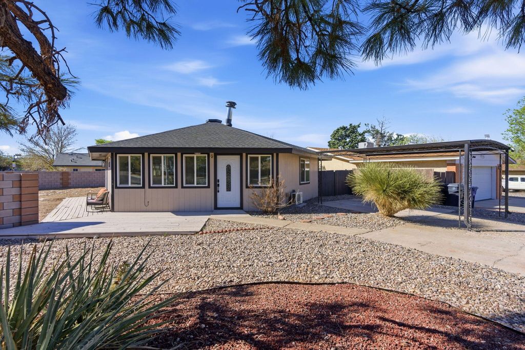 6352 Avenida La Costa NE, Albuquerque, NM 87109