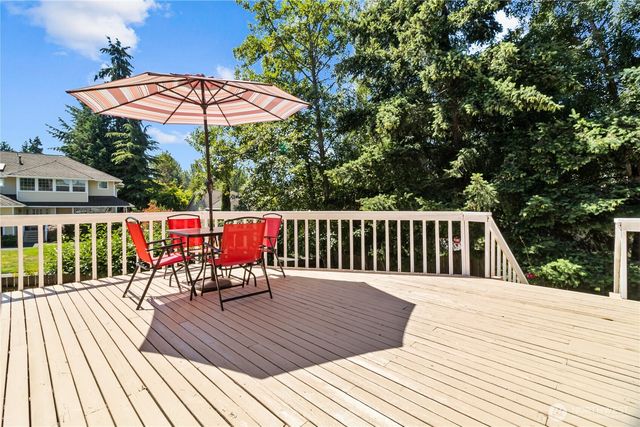 32827 12th Avenue SW, Federal Way, WA 98023