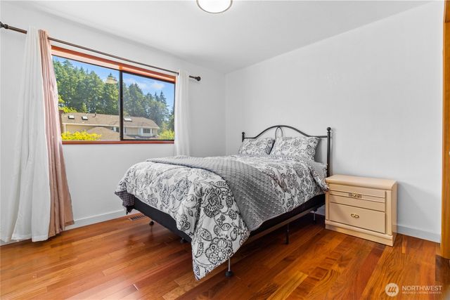 32827 12th Avenue SW, Federal Way, WA 98023