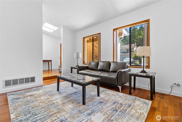 32827 12th Avenue SW, Federal Way, WA 98023