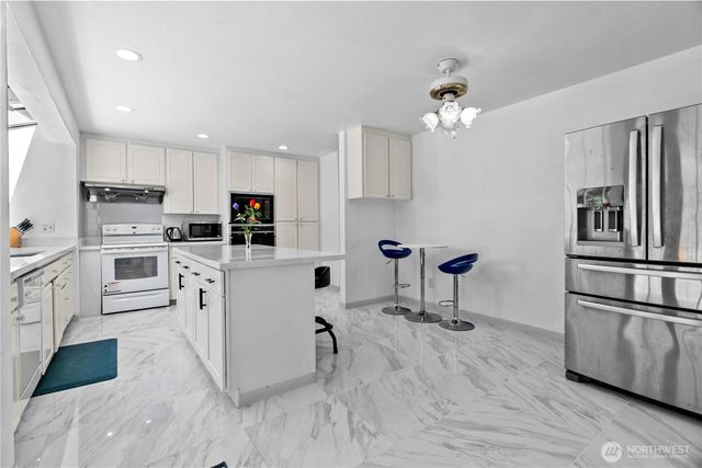 32827 12th Avenue SW, Federal Way, WA 98023