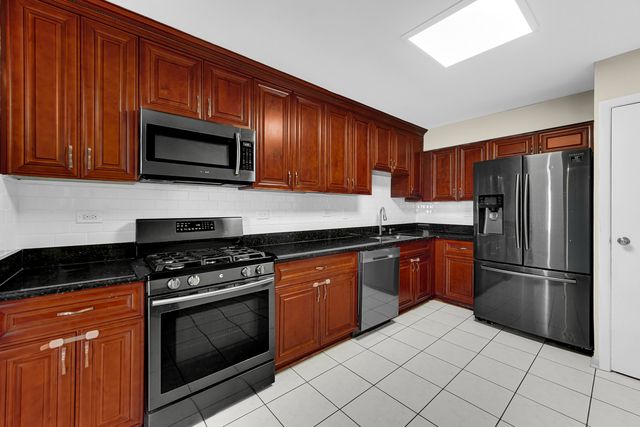 406 Hummingbird Court, Deerfield, IL 60015