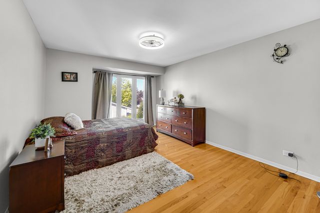 406 Hummingbird Court, Deerfield, IL 60015