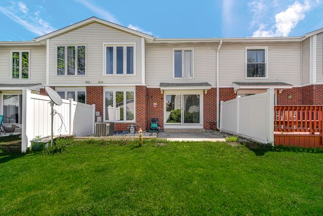 406 Hummingbird Court, Deerfield, IL 60015