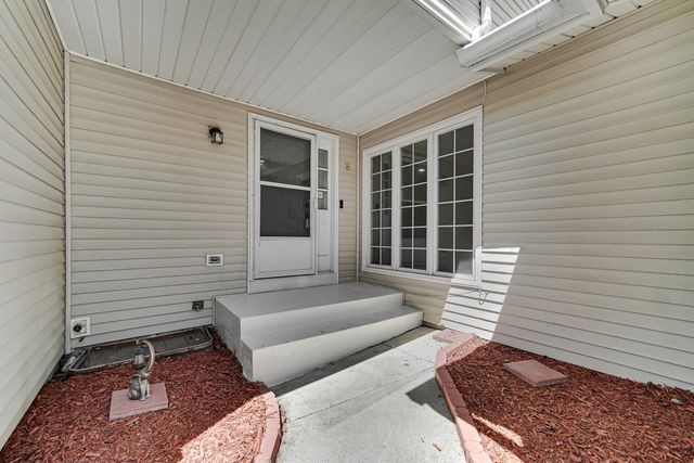 406 Hummingbird Court, Deerfield, IL 60015