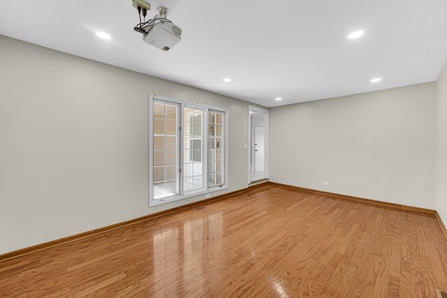 406 Hummingbird Court, Deerfield, IL 60015