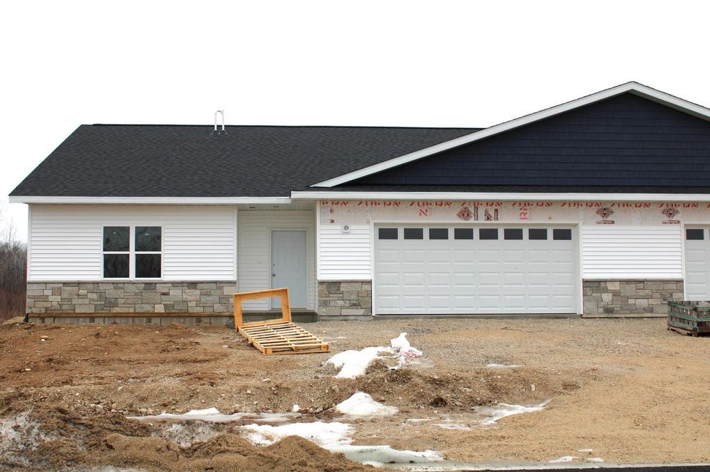 918 Drumlin DRIVE, Kewaskum, WI 53040