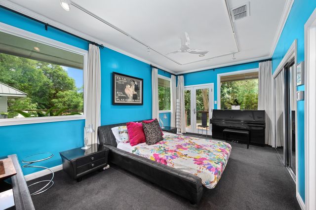 6 Las Brisas DR, West Lake Hills, TX 78746