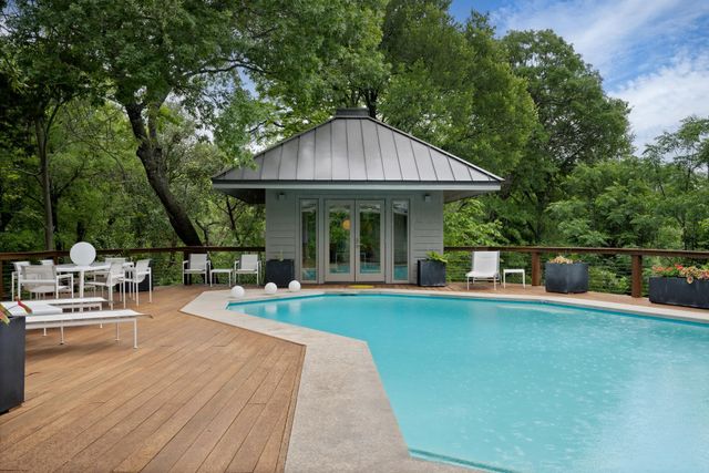 6 Las Brisas DR, West Lake Hills, TX 78746