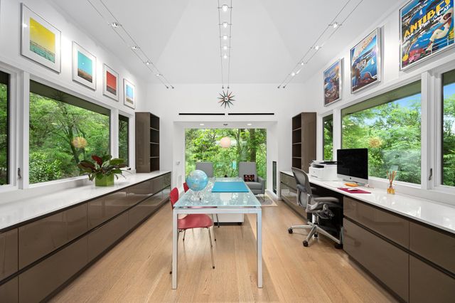 6 Las Brisas DR, West Lake Hills, TX 78746