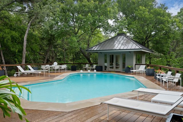 6 Las Brisas DR, West Lake Hills, TX 78746