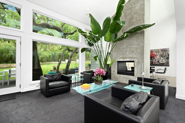 6 Las Brisas DR, West Lake Hills, TX 78746